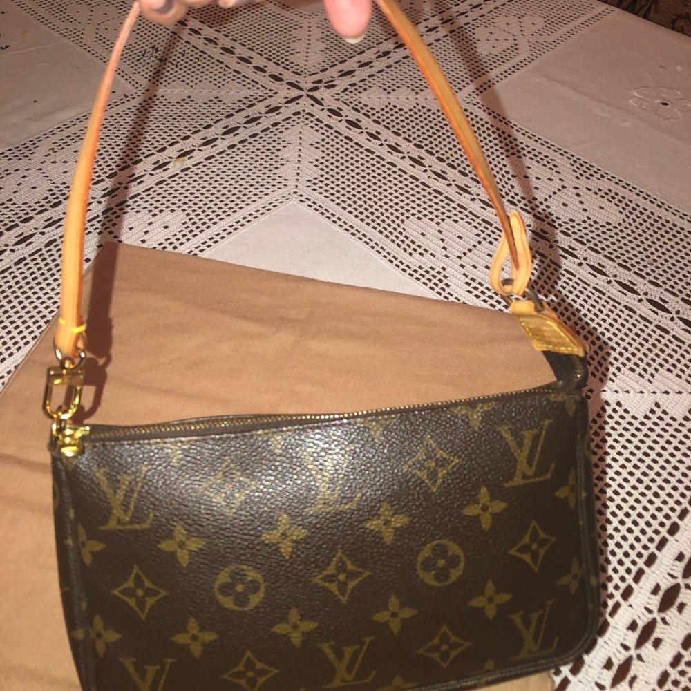Louis Vuitton 100% authentic β€οΈβ€οΈ - Picture 2 of 6